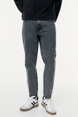 regular Jeans di Pull&Bear in grigio: frontale