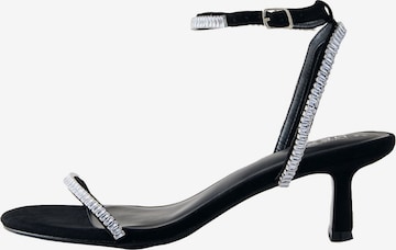 Next Riemensandale in Schwarz: Vorderseite