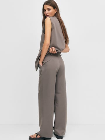 Pull&Bear Wide leg Pleat-Front Pants in Grey