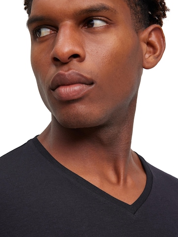 FALKE Undershirt in Black