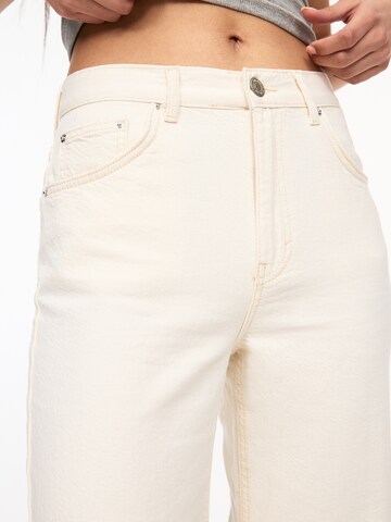 Regular Jean Pull&Bear en blanc