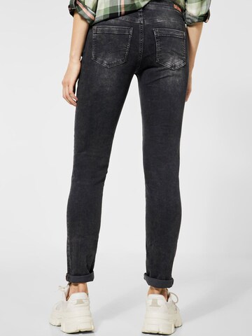 STREET ONE Slimfit Jeans i svart