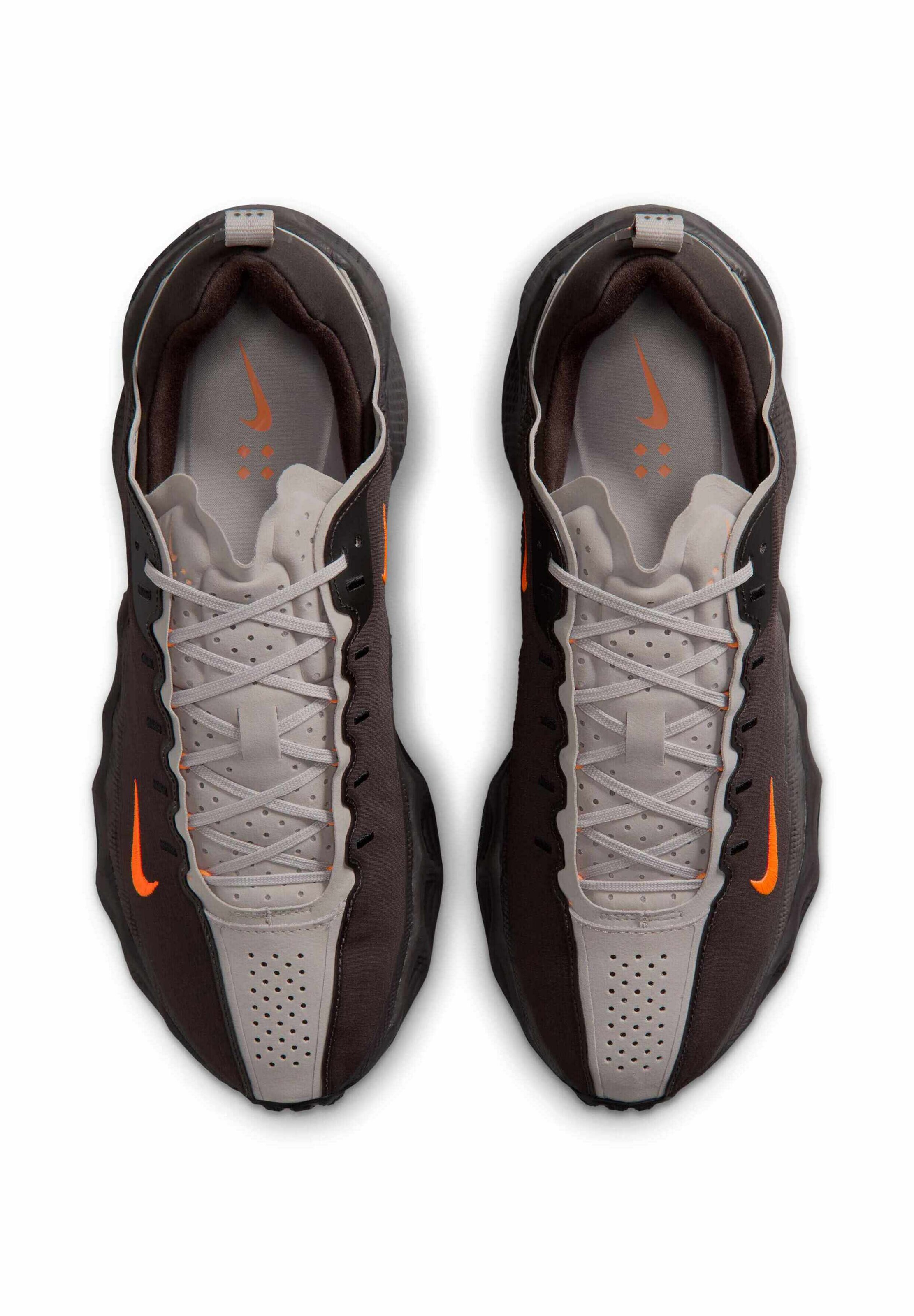 Sneaker low 'AVA ROVER' de la Nike Sportswear pe maro
