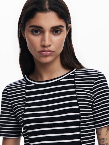 Tricou de la Desigual pe negru