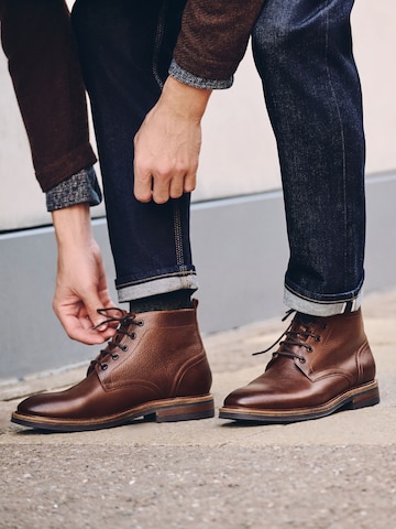 Next - Botas con cordones en marrón