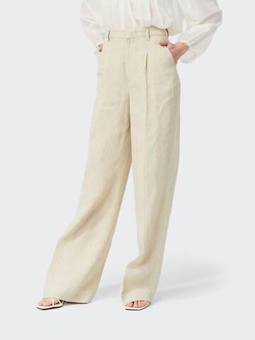 W. Wegener Flared Pleat-Front Pants 'Marlene 7693' in Beige: front