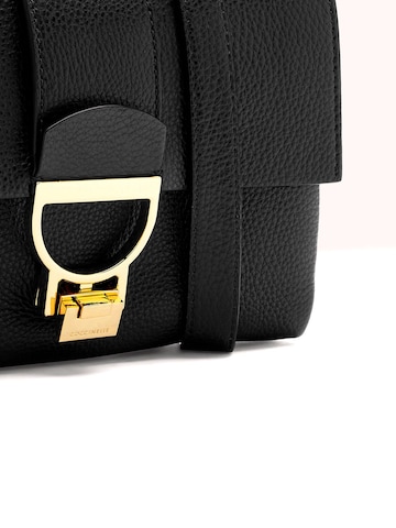 Coccinelle Umhängetasche 'Arlettis Handbag Grained Leather'‌‌‌‌ in Schwarz