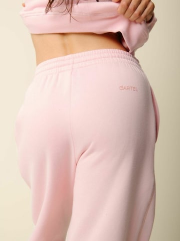 Regular Pantalon ' Cartel x Align ' Copenhagen Cartel en rose