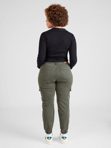 Effilé Jeans cargo 'MISSOURI' ONLY Carmakoma en vert