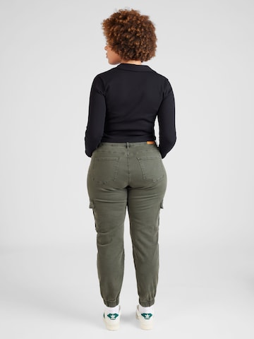 Tapered Pantaloni eleganți 'MISSOURI' de la ONLY Carmakoma pe verde