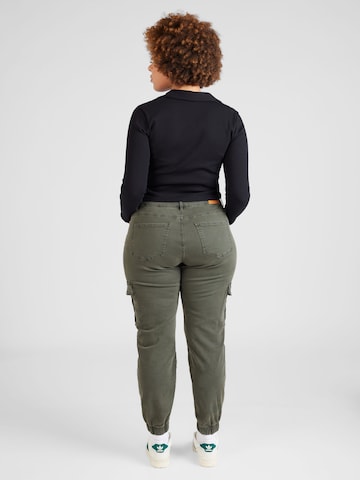 ONLY Carmakoma - Tapered Pantalón vaquero cargo 'MISSOURI' en verde