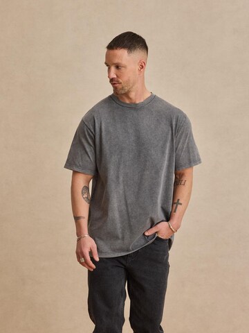 DAN FOX APPAREL Bluser & t-shirts 'Tammo' i grå: forside