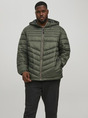 Veste mi-saison 'Hero' Jack & Jones Plus en vert : devant