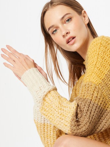 VILA Sweter 'Olivia' w kolorze żółty