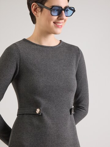 ABOUT YOU Gebreide jurk 'Manja' in Grijs
