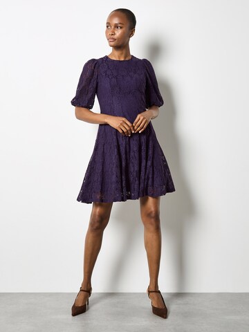 Robe Apricot en violet
