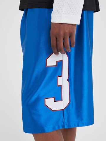 AND1 Regular Shorts in Blau