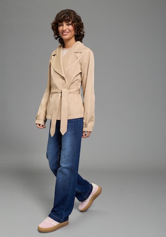 LAURA SCOTT Between-Seasons Coat in Beige
