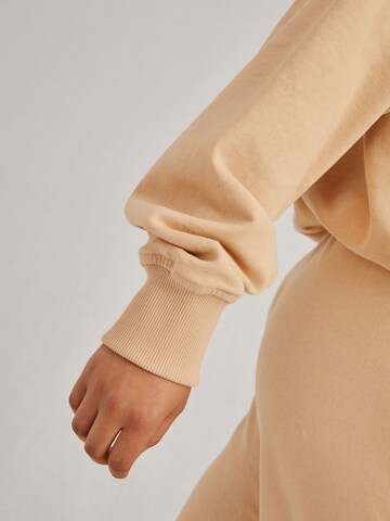 A LOT LESS Sweatshirt 'Rosie' (GOTS) in Beige