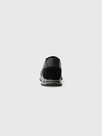 Baskets basses bugatti en noir