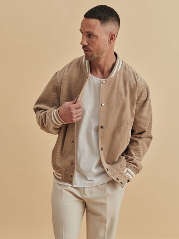 DAN FOX APPAREL Övergångsjacka 'Leo' i beige: framsida