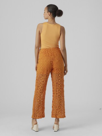 Regular Pantalon VERO MODA en orange