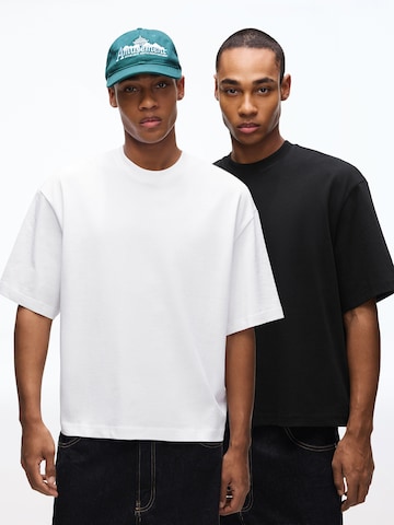 T-Shirt Bershka en noir : devant