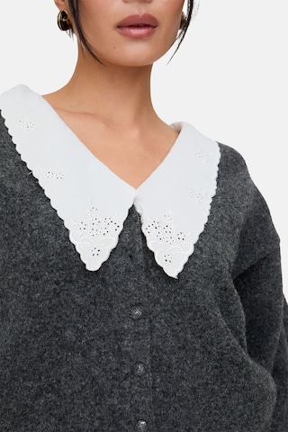 lily and lionel Strickjacke 'Suzzanna' in Grau