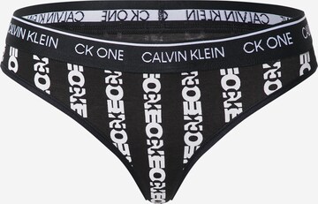 Calvin Klein Underwear Tanga – černá: přední strana