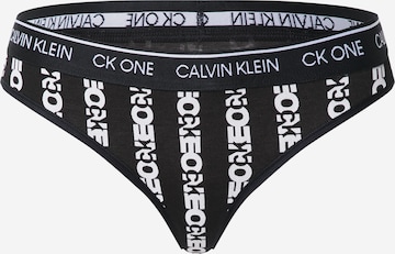 Tanga de la Calvin Klein Underwear pe negru: față