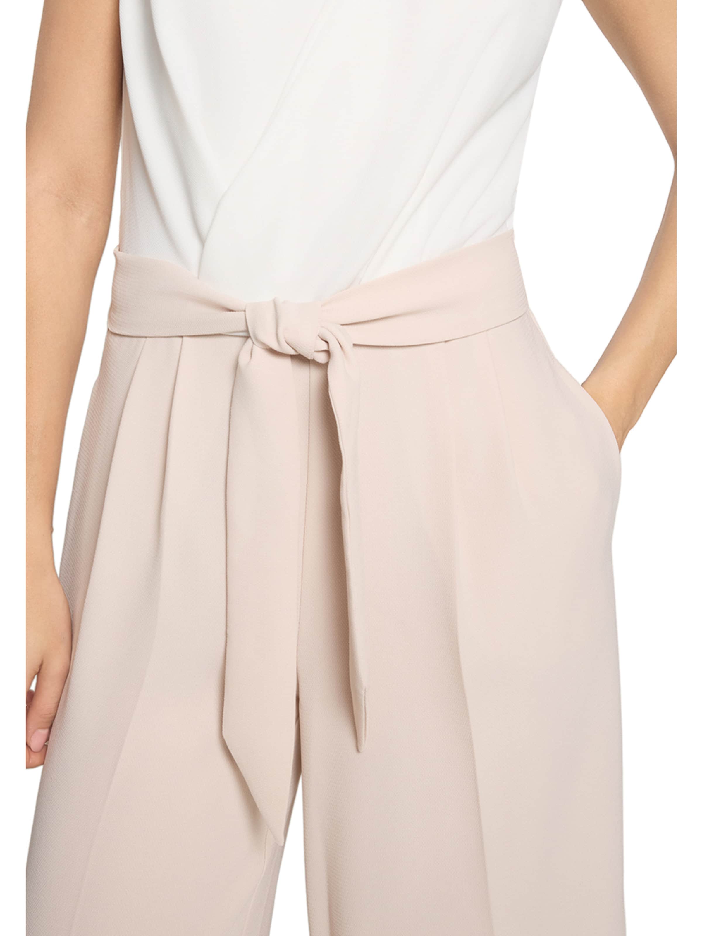 Tuta jumpsuit di Betty & Co in beige