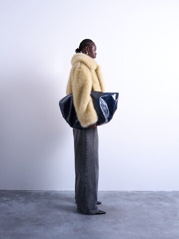 Geacă de iarnă 'BEA' de la TOPSHOP pe galben