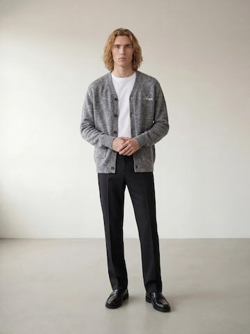 ARMIE Kardigan 'The Kyle Knit Cardigan' w kolorze szary