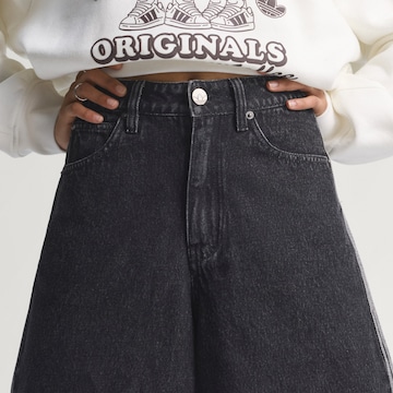 Wide leg Jeans 'Firebird' di ADIDAS ORIGINALS in nero