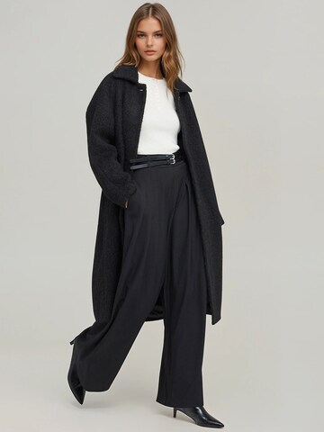 Funky Buddha Loosefit Élére vasalt nadrágok - fekete