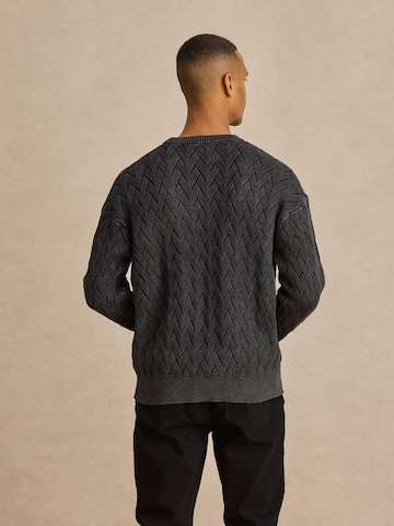 DAN FOX APPAREL Sweater 'Sören' in Grey