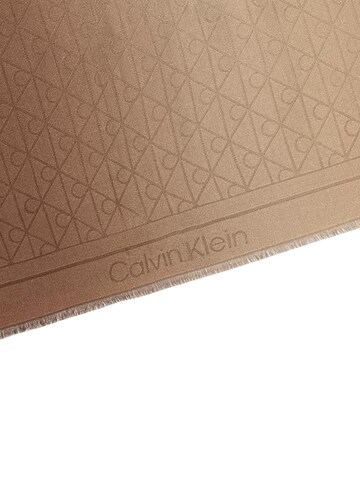 Foulard 'GRADIENT EMBLEM SQUARE SCARF 70x LV04F9027G' di Calvin Klein in beige