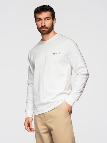 Tricou de la Ombre pe alb