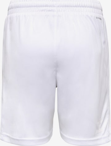 Hummel Regular Sportshorts in Weiß