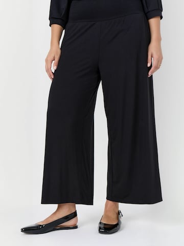 Wasabi Concept Wide Leg Hose 'Marla ' in Schwarz: Vorderseite