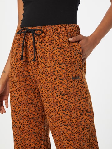 LEVI'S ® - Tapered Calças 'Laundry Day Sweatpant' em laranja