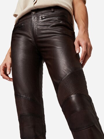 RICANO - Slimfit Pantalón 'Donna' en marrón