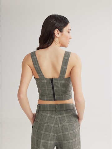 4TAILORS Toppi värissä harmaa