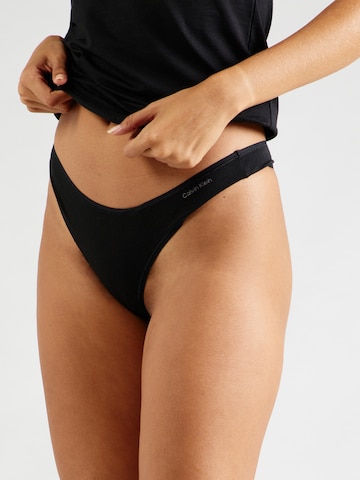 Calvin Klein Underwear - Tanga em preto: frente