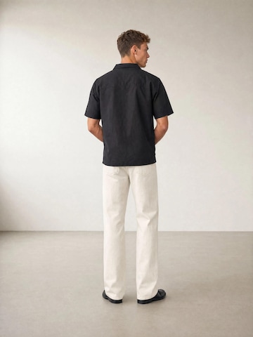 Coupe slim Chemise 'The Michael Linen Slim-Fit Shirt' ARMIE en noir