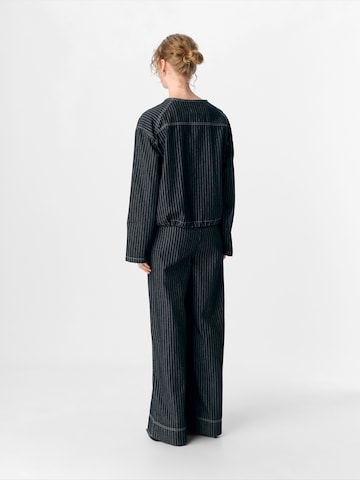 Veste mi-saison 'JAMY' OBJECT en noir