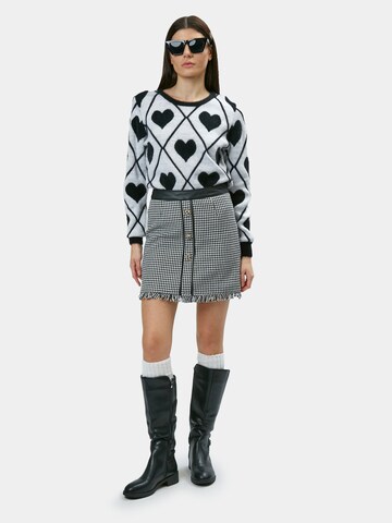Influencer Sweater in White