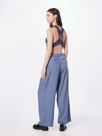 Loosefit Pantalon à pince 'Hazel' WEEKDAY en bleu