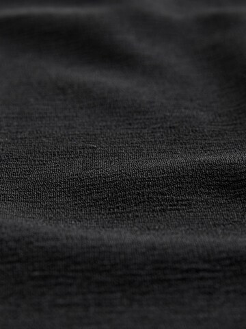 Robe Next en noir