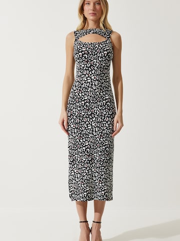 Happiness İstanbul Jurk in Zwart: voorkant